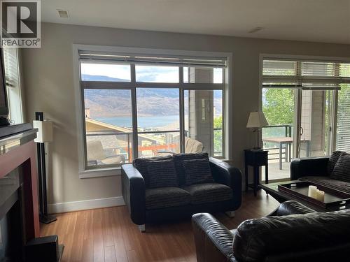 130 Colebrook Road Unit# 61, Kamloops, BC - Indoor Photo Showing Living Room