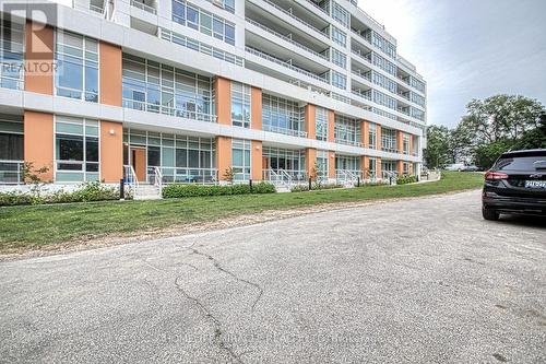 402 - 10 Wilby Crescent, Toronto, ON - Outdoor