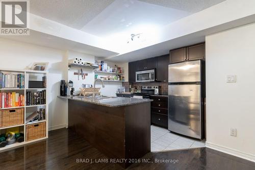 Th# 137 - 25 Turntable Crescent, Toronto, ON - Indoor Photo Showing Kitchen
