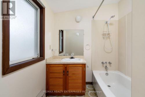 Second floor 4pc bathroom - 52 Briarwood Avenue, Mississauga, ON - Indoor Photo Showing Bathroom