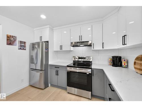 6011 93A Av Nw, Edmonton, AB - Indoor Photo Showing Kitchen