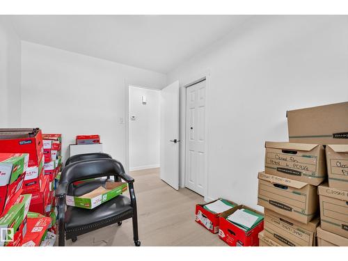 6011 93A Av Nw, Edmonton, AB - Indoor