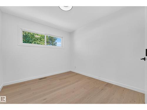 6011 93A Av Nw, Edmonton, AB - Indoor Photo Showing Other Room