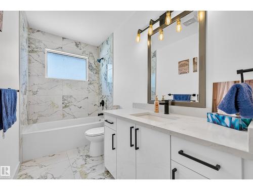6011 93A Av Nw, Edmonton, AB - Indoor Photo Showing Bathroom