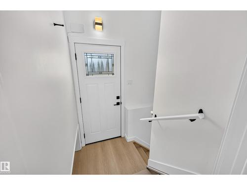 6011 93A Av Nw, Edmonton, AB - Indoor Photo Showing Other Room