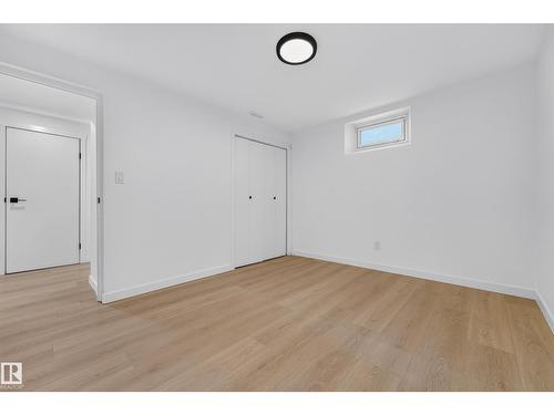 6011 93A Av Nw, Edmonton, AB - Indoor Photo Showing Other Room