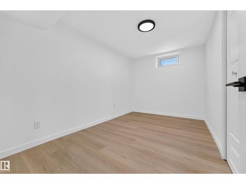 6011 93A Av Nw, Edmonton, AB - Indoor Photo Showing Other Room