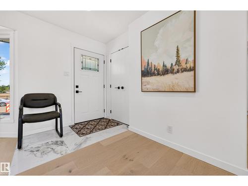 6011 93A Av Nw, Edmonton, AB - Indoor Photo Showing Other Room