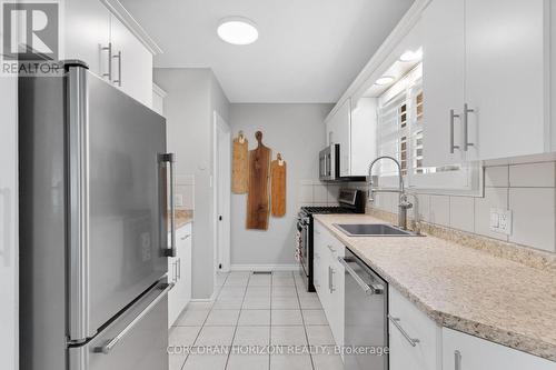 744 Birchwood Avenue, Cambridge, ON - Indoor Photo Showing Kitchen