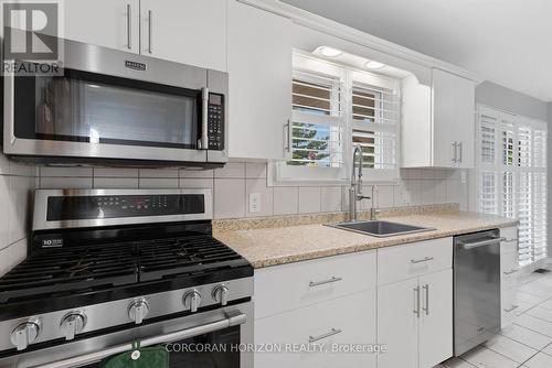 744 Birchwood Avenue, Cambridge, ON - Indoor Photo Showing Kitchen