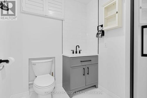 744 Birchwood Avenue, Cambridge, ON - Indoor Photo Showing Bathroom