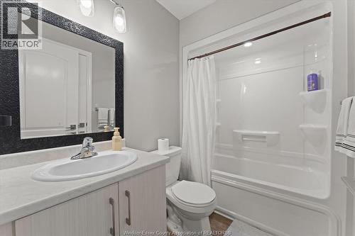 3185 Viola Crescent, Windsor, ON - Indoor Photo Showing Bathroom