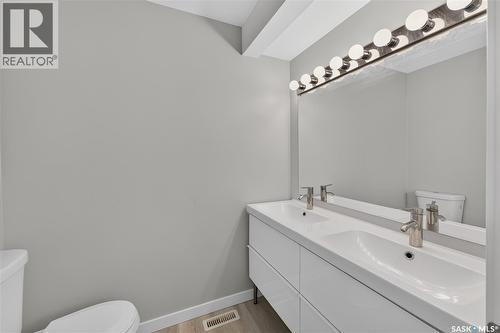 18 University Park Drive, Regina, SK - Indoor Photo Showing Bathroom