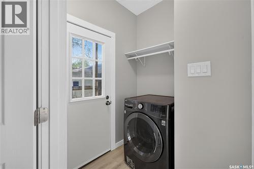 18 University Park Drive, Regina, SK - Indoor Photo Showing Laundry Room