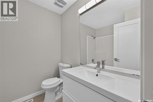 18 University Park Drive, Regina, SK - Indoor Photo Showing Bathroom