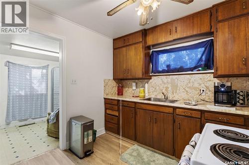 209 V Avenue S, Saskatoon, SK - Indoor Photo Showing Kitchen
