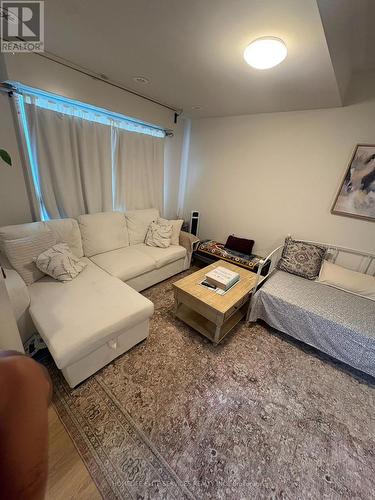 485 Beresford Path, Oshawa, ON - Indoor Photo Showing Living Room