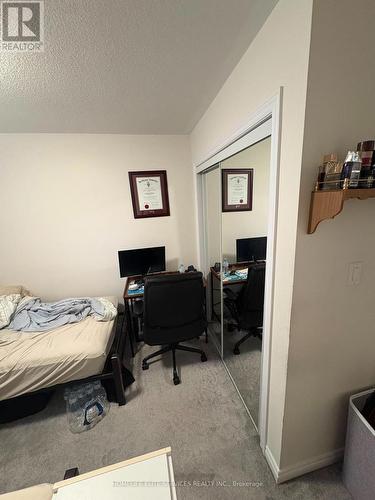 485 Beresford Path, Oshawa, ON - Indoor Photo Showing Bedroom
