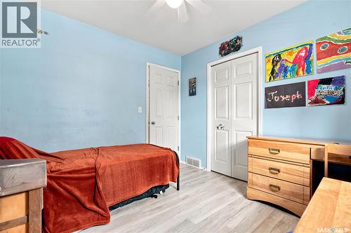 239 Manning Crescent, Saskatoon, SK - Indoor Photo Showing Bedroom
