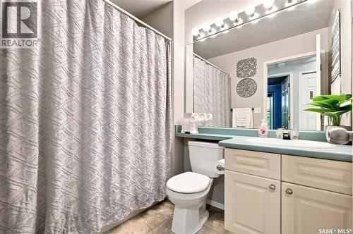 239 Manning Crescent, Saskatoon, SK - Indoor Photo Showing Bathroom