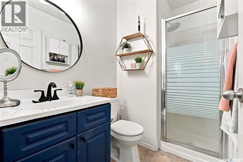 239 Manning Crescent, Saskatoon, SK - Indoor Photo Showing Bathroom