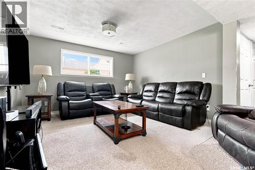 239 Manning Crescent, Saskatoon, SK - Indoor Photo Showing Living Room