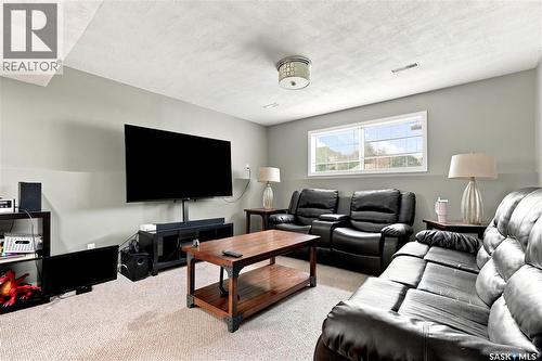 239 Manning Crescent, Saskatoon, SK - Indoor Photo Showing Living Room