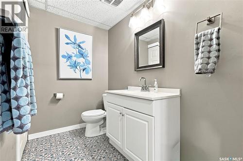 239 Manning Crescent, Saskatoon, SK - Indoor Photo Showing Bathroom