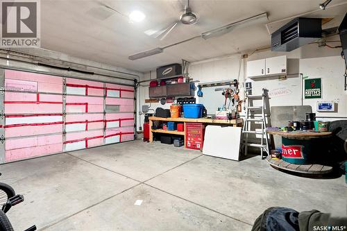 239 Manning Crescent, Saskatoon, SK - Indoor Photo Showing Garage
