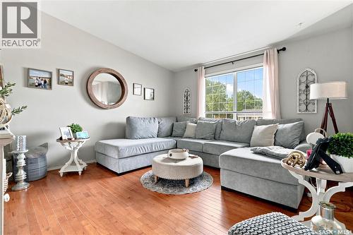 239 Manning Crescent, Saskatoon, SK - Indoor Photo Showing Living Room