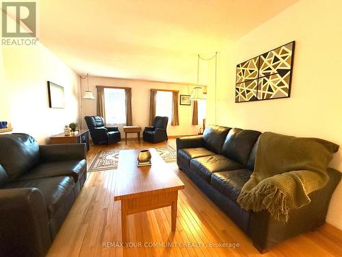 21 Wright Crescent, Ajax, ON 