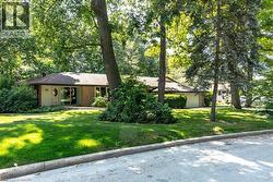 44 COLQUHOUN Crescent  Hamilton, ON L9C 4W8