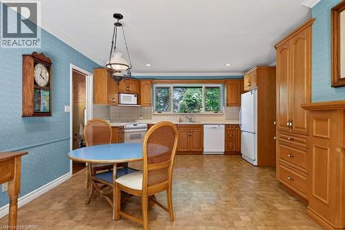 kitchen enjoys plenty of counter space - 44 Colquhoun Crescent, Hamilton, ON - Indoor
