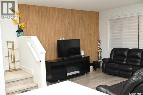 148 Rosewood Boulevard E, Saskatoon, SK - Indoor Photo Showing Living Room