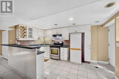 79 Westhampton Drive, Vaughan, ON - Indoor Photo Showing Kitchen With Upgraded Kitchen