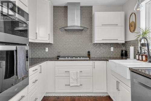 92 Sandringham Drive, Barrie, ON - Indoor Photo Showing Kitchen With Upgraded Kitchen