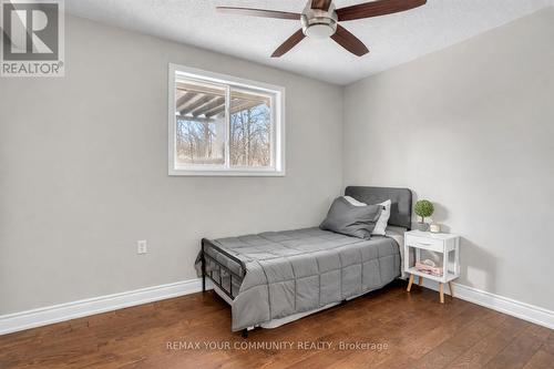 92 Sandringham Drive, Barrie, ON - Indoor Photo Showing Bedroom
