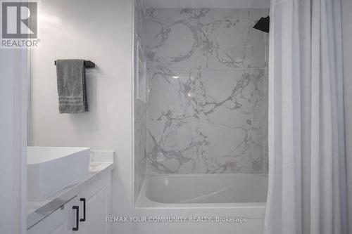 92 Sandringham Drive, Barrie, ON - Indoor Photo Showing Bathroom