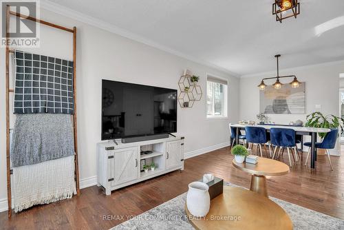 92 Sandringham Drive, Barrie, ON - Indoor Photo Showing Living Room