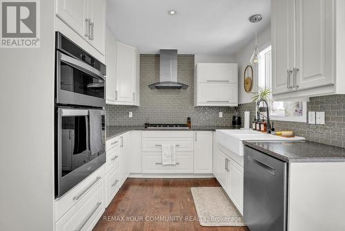 92 Sandringham Drive, Barrie, ON - Indoor Photo Showing Kitchen With Upgraded Kitchen