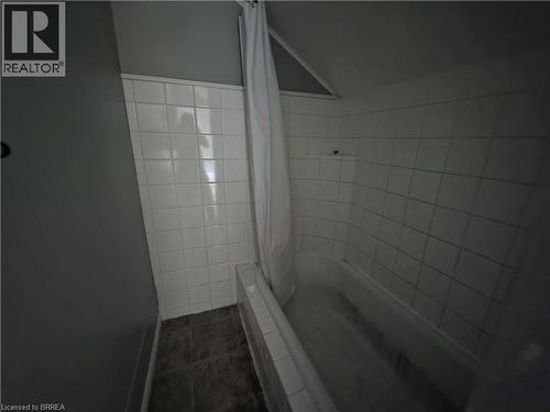 White subway tile tub surround - 109 Sydenham Street, Brantford, ON - Indoor Photo Showing Bathroom