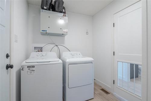 130 Prairie Oak Drive, Mitchell, MB - Indoor Photo Showing Laundry Room