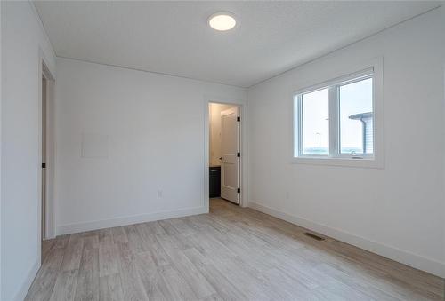 130 Prairie Oak Drive, Mitchell, MB - Indoor Photo Showing Other Room