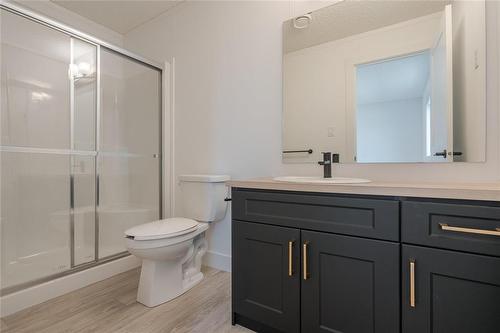 130 Prairie Oak Drive, Mitchell, MB - Indoor Photo Showing Bathroom