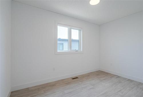 130 Prairie Oak Drive, Mitchell, MB - Indoor Photo Showing Other Room