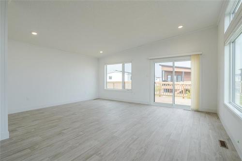130 Prairie Oak Drive, Mitchell, MB - Indoor Photo Showing Other Room