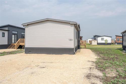130 Prairie Oak Drive, Mitchell, MB - Outdoor