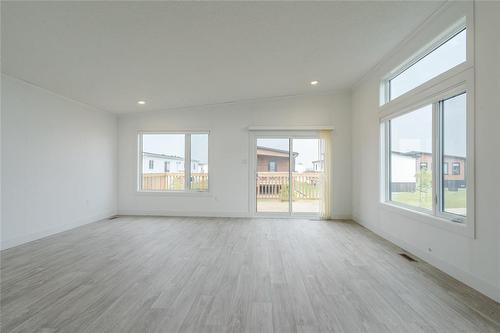 130 Prairie Oak Drive, Mitchell, MB - Indoor Photo Showing Other Room