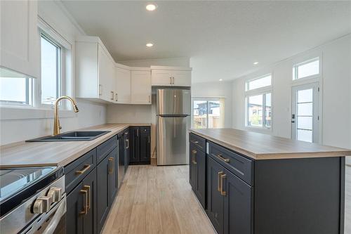 130 Prairie Oak Drive, Mitchell, MB - Indoor Photo Showing Kitchen With Stainless Steel Kitchen With Double Sink