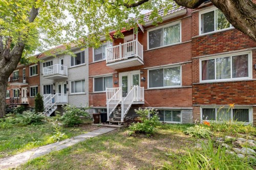 2122 Rue St Donat — photo 1